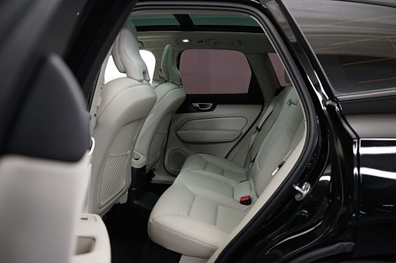 Volvo XC60 8 of 21