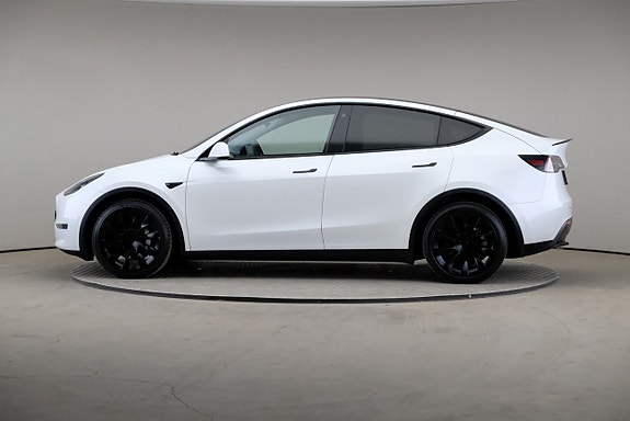 Tesla Model Y 4 of 5