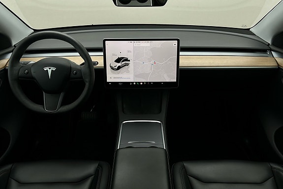 Tesla Model Y 6 of 28