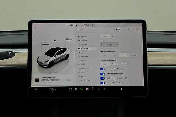 Tesla Model Y 26 of 28