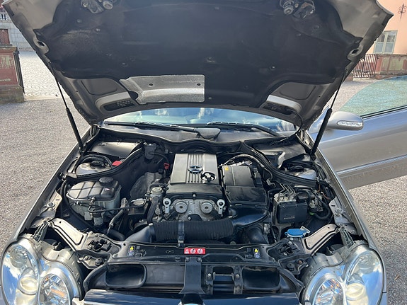 Mercedes-Benz CLK200 9 of 10