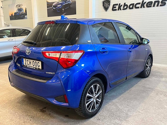 Toyota Yaris 4 of 5