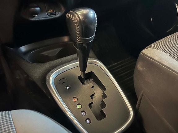 Toyota Yaris 11 of 19