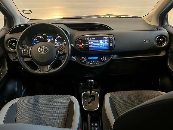Toyota Yaris 8 of 19