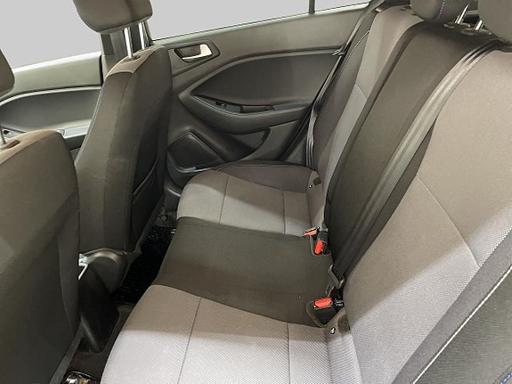 Hyundai i20 10 of 19