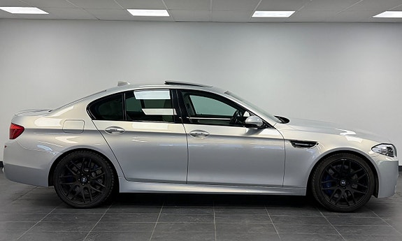 BMW M5 3 of 5