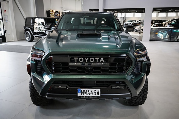 Toyota Tacoma 2 of 30