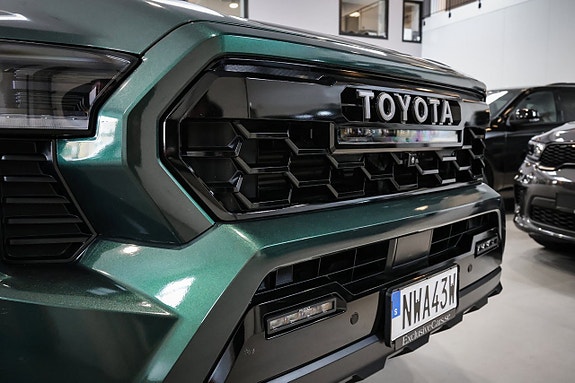 Toyota Tacoma 15 of 30