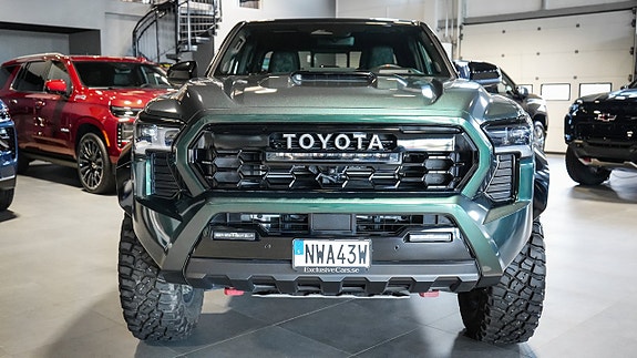 Toyota Tacoma 3 of 5