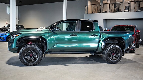 Toyota Tacoma 4 of 5
