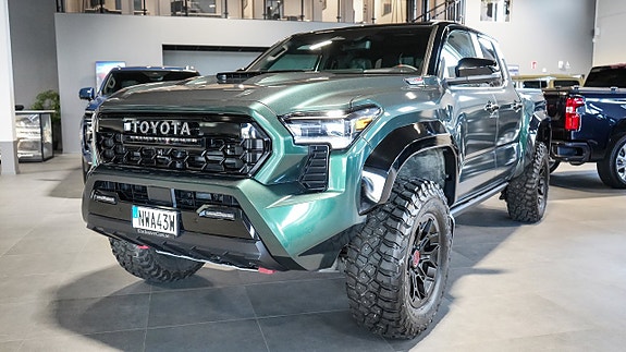 Toyota Tacoma 2 of 5