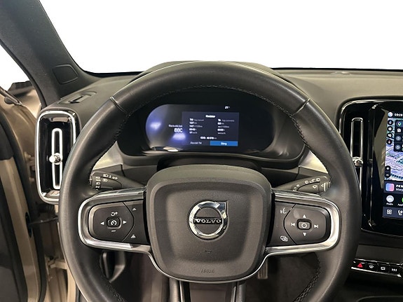 Volvo XC40 9 of 16