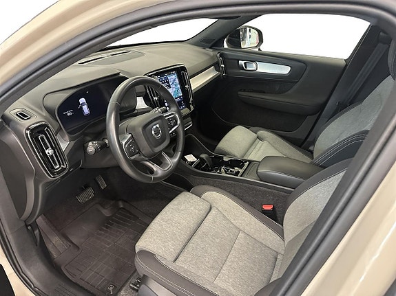 Volvo XC40 6 of 16