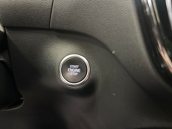 Volvo XC40 12 of 16