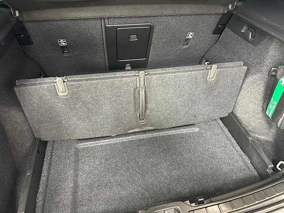 Volvo XC40 14 of 16