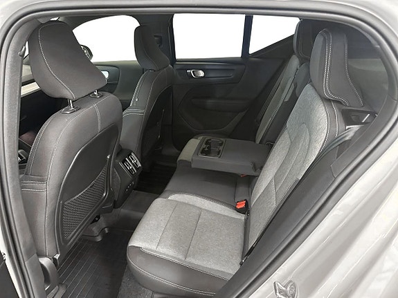 Volvo XC40 7 of 16