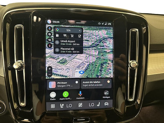 Volvo XC40 11 of 16