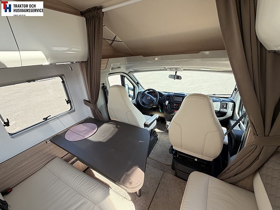 Bürstner Ixeo 7204 Långbädd med stor toa. Endast 1928 mil -18 12 of 21