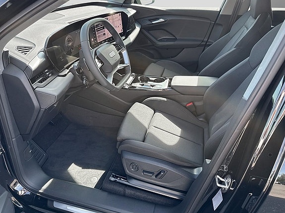 Audi Q6 e-tron 8 of 12