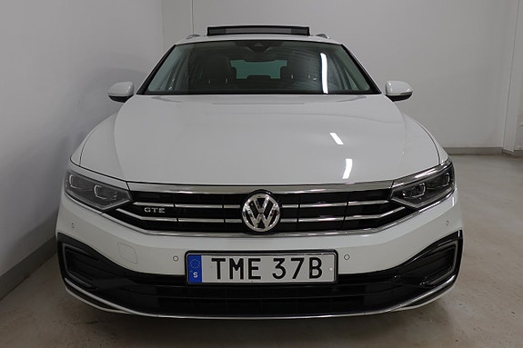 Volkswagen Passat 2 of 5