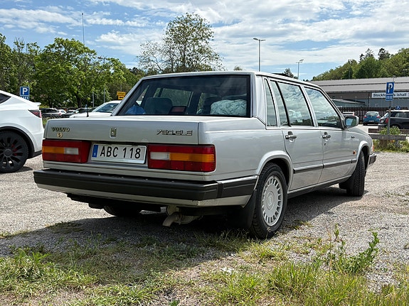 Volvo 760 3 of 5