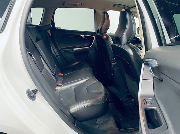 Volvo XC60 11 of 15