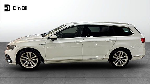 Volkswagen Passat 2 of 5