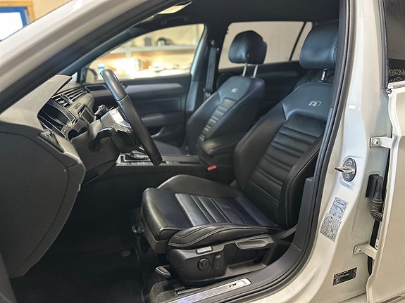 Volkswagen Passat 12 of 22