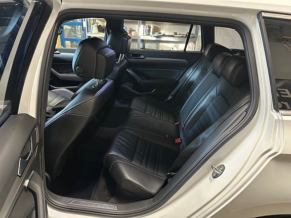 Volkswagen Passat 14 of 22