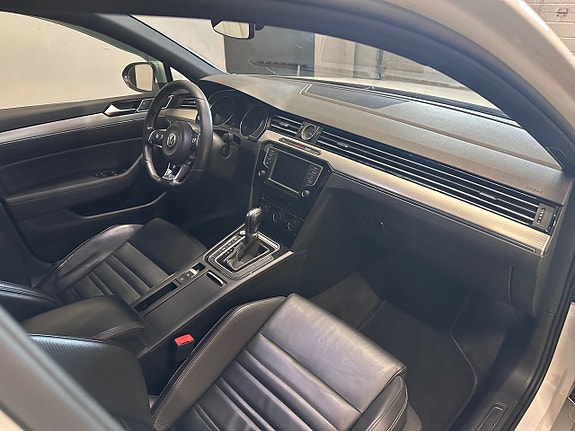 Volkswagen Passat 18 of 22