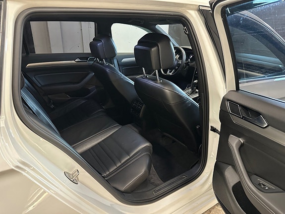 Volkswagen Passat 15 of 22