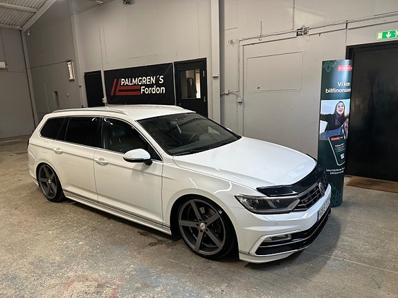 Volkswagen Passat 2 of 22