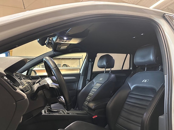 Volkswagen Passat 10 of 22