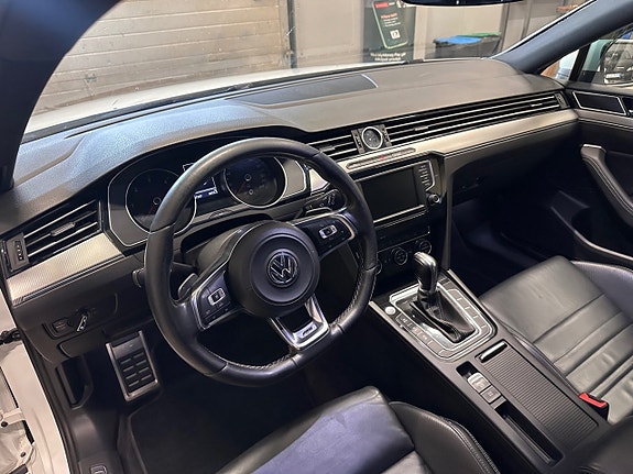 Volkswagen Passat 9 of 22