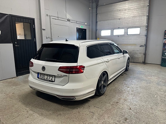 Volkswagen Passat 4 of 22