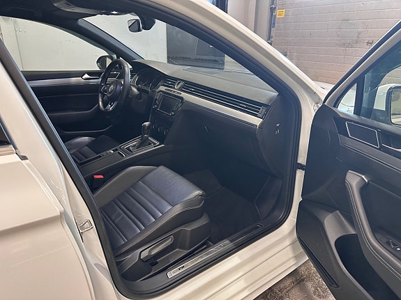 Volkswagen Passat 17 of 22