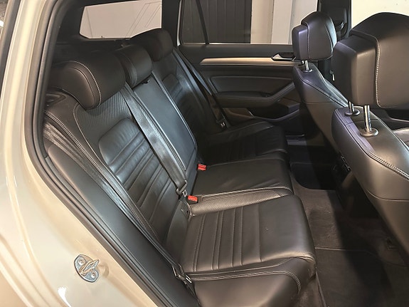 Volkswagen Passat 16 of 22