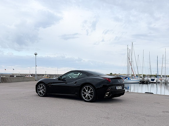 Ferrari California 2 of 5