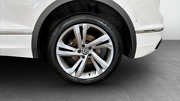 Volkswagen Tiguan 6 of 12