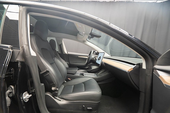 Tesla Model 3 21 of 23