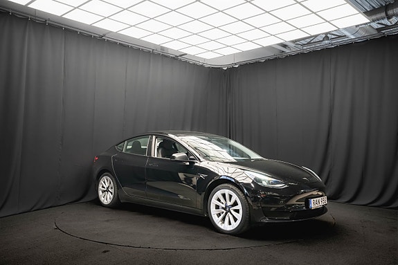 Tesla Model 3 5 of 5