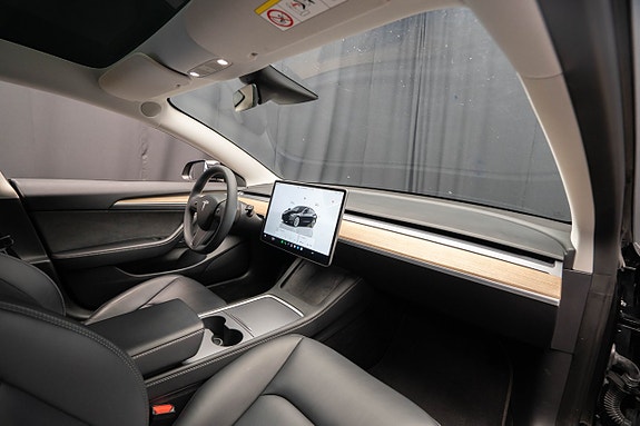 Tesla Model 3 16 of 23