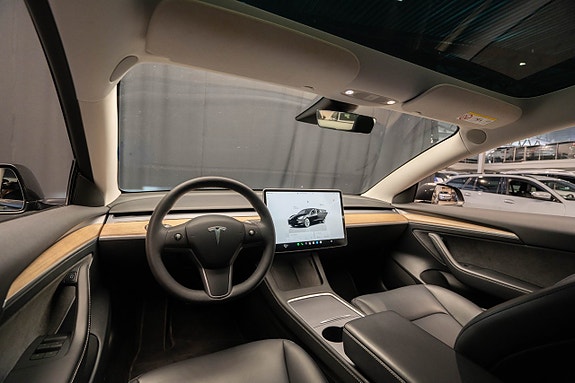Tesla Model 3 11 of 23
