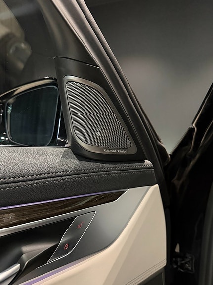 BMW 750i 19 of 22