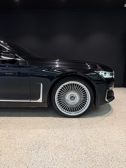 BMW 750i 7 of 22