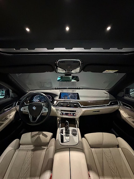 BMW 750i 22 of 22