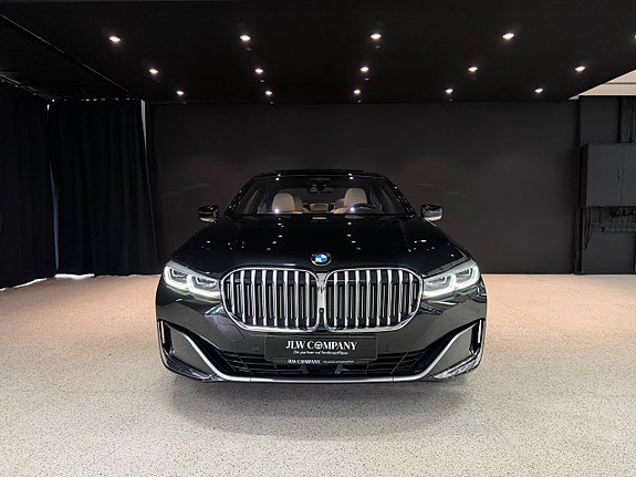 BMW 750i 2 of 5
