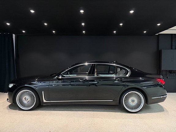 BMW 750i 3 of 5