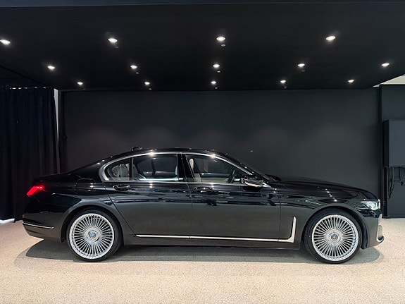 BMW 750i 6 of 22