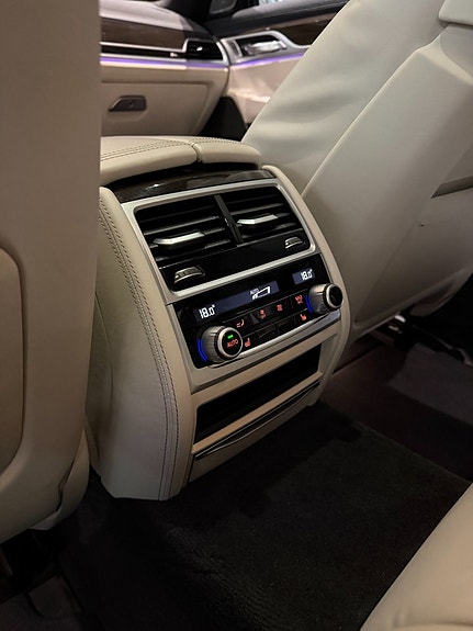 BMW 750i 13 of 22